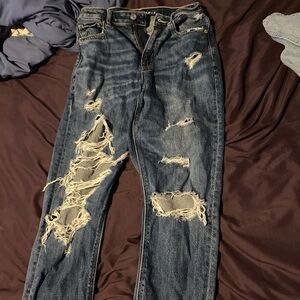 American Eagle strigid mom jeans
